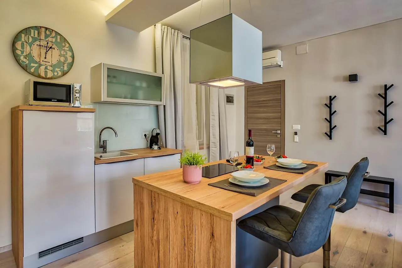 Parkside Studio Apartments With Free Parking Pula 0*,  Croatia