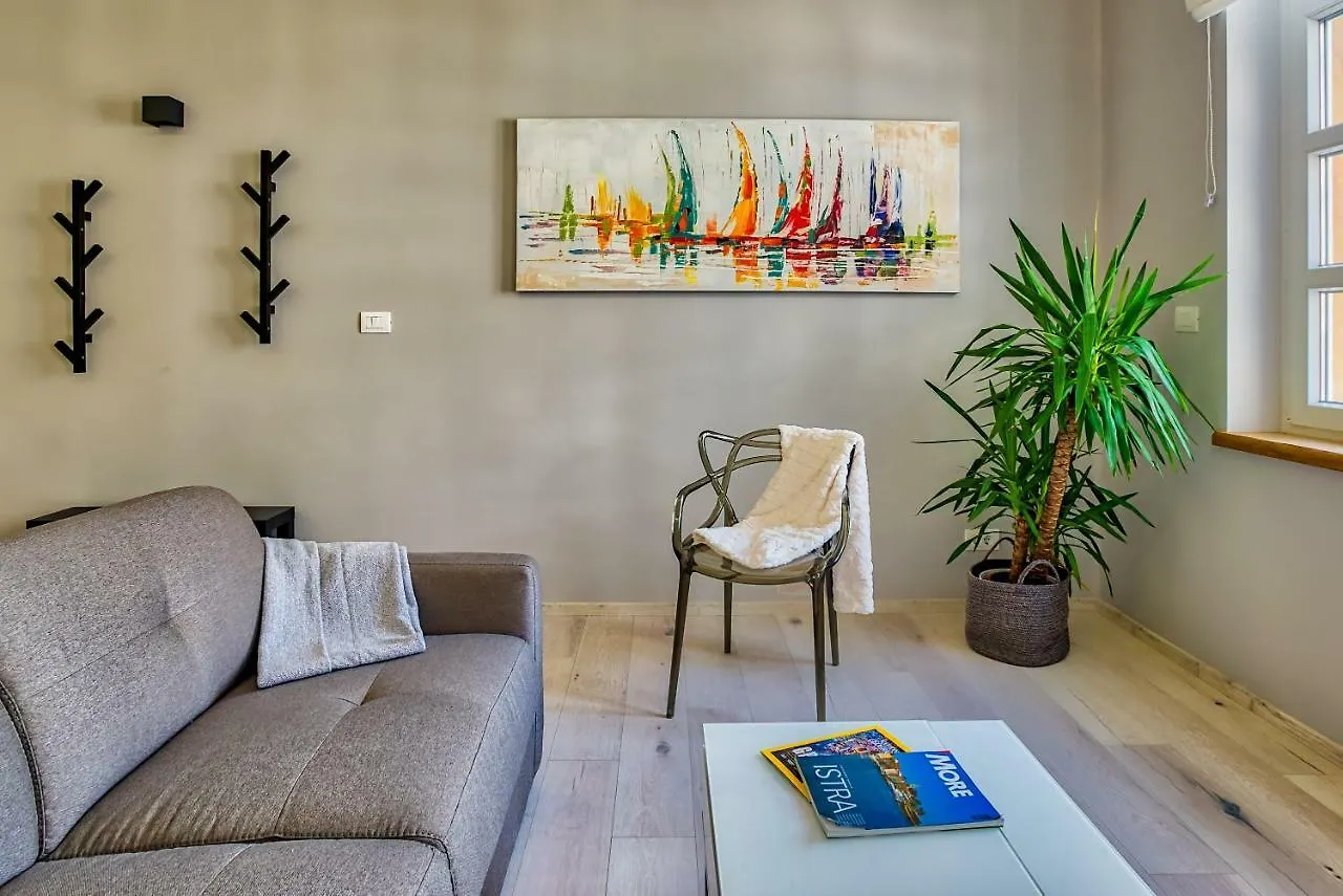 Parkside Studio Apartments With Free Parking Pula Croatia
